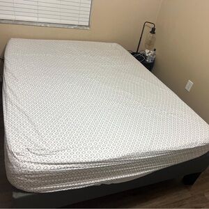 IKEA White and Black Sheet Set Minimalist Design